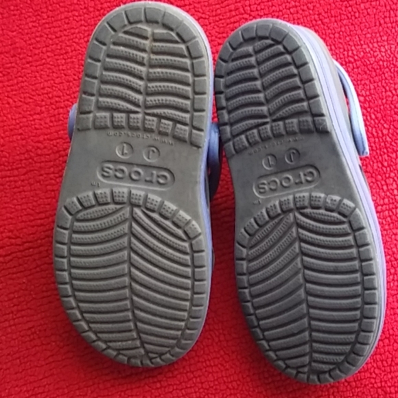 Crocs size J1, black and blue. Good used condition - Picture 5 of 8